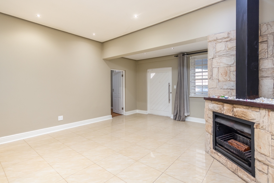 2 Bedroom Property for Sale in Claremont Western Cape